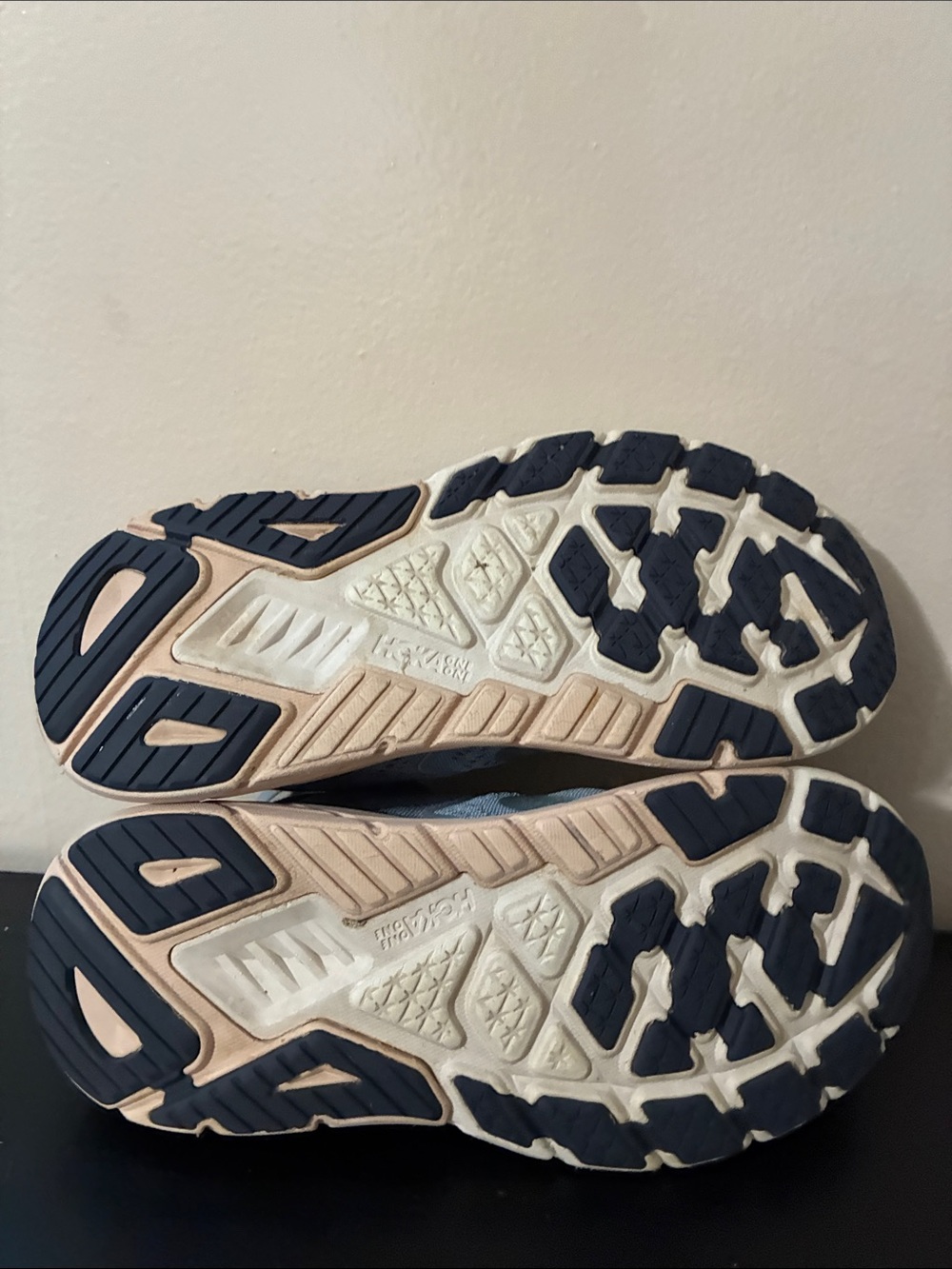 Hoka One One Arahi 5 stability running shoes size 8B - Picture 5 of 10